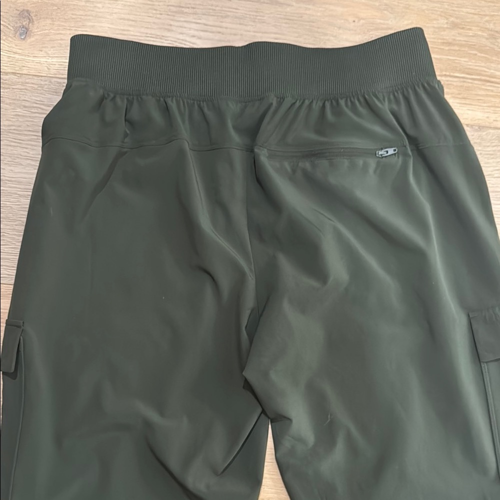 All in Motion Green Capri Joggers with Elastic Cuffs size M - Picture 6 of 7